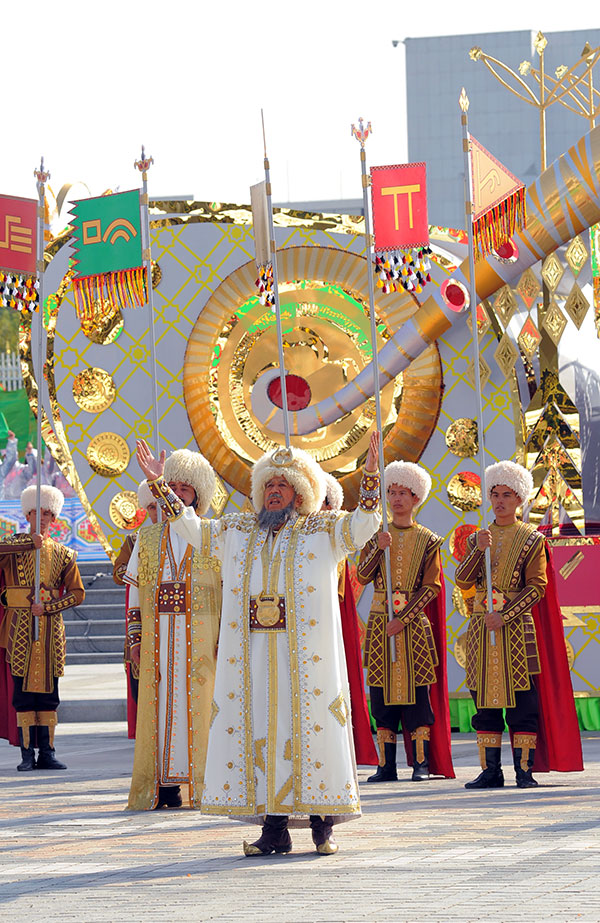 土库曼斯坦隆重庆祝国家独立25周年